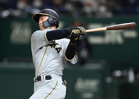 ５回、空振り三振に倒れる豊田（撮影・田中太一）