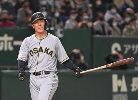 ５回、空振り三振に倒れた代打の豊田（撮影・堀内翔）