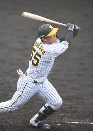 ９回、サヨナラ弾を放つ阪神・陽川尚将＝鳴尾浜（撮影・飯室逸平）