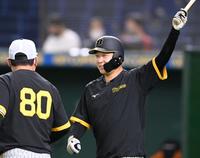 　北川コーチと話をする大山（撮影・田中太一）