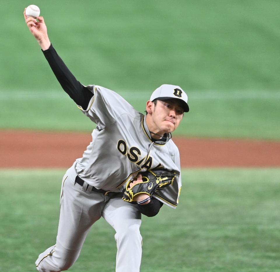 　先発し、投げ込む小川（撮影・田中太一）