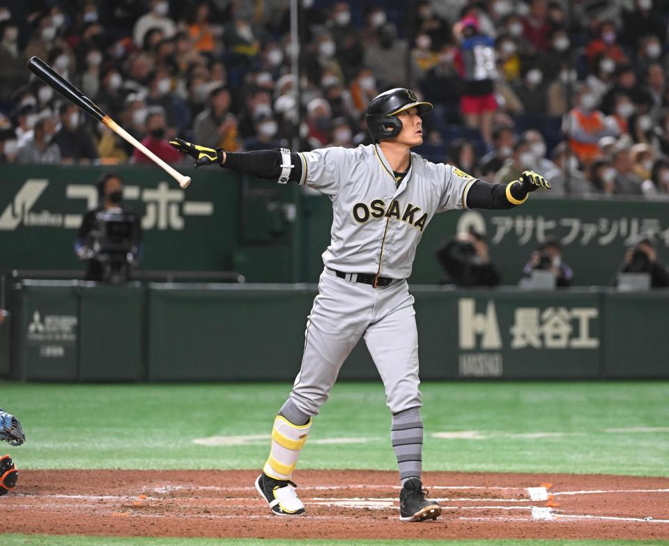６回、糸井が右越えに２ランを放つ