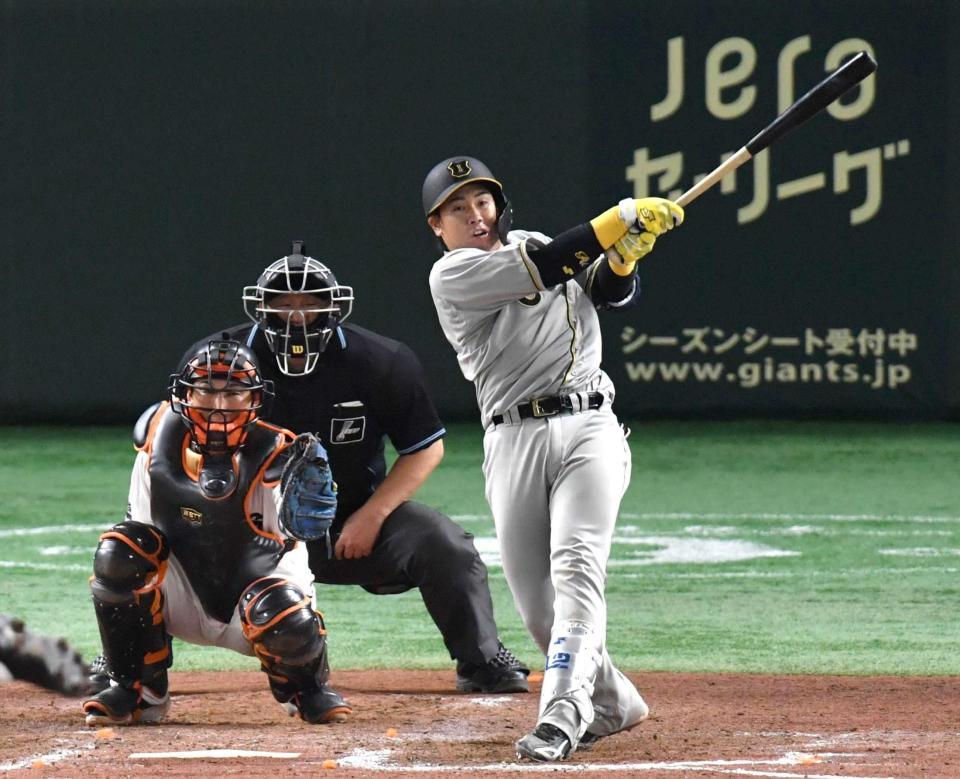 　９回、２者連続となる１号ソロを放つ梅野