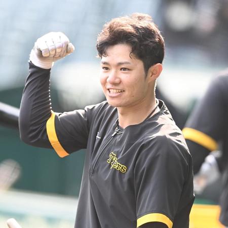 　ＤｅＮＡの選手に合図を送る中野（撮影・田中太一）