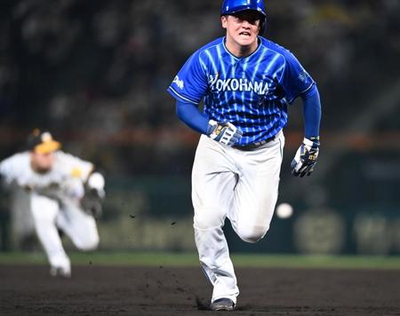 　１２回、三盗を決める牧（撮影・田中太一）