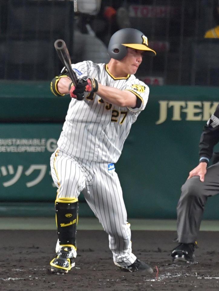 　５回、左前に先制打を放つ伊藤将（撮影・神子素慎一）