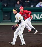 　１回、阪神・藤浪は広島・坂倉に先制適時打を許す（撮影・山口登）