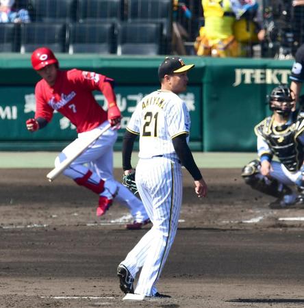 ２回、秋山は堂林に先制適時二塁打を許す（撮影・山口登）