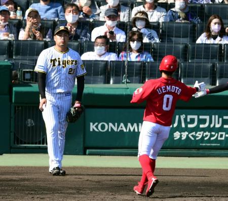 　２回、秋山は西川に適時打を打たれ失点する（撮影・山口登）