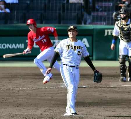 　３回、秋山は森下に走者一掃の三塁打を許す（撮影・山口登）