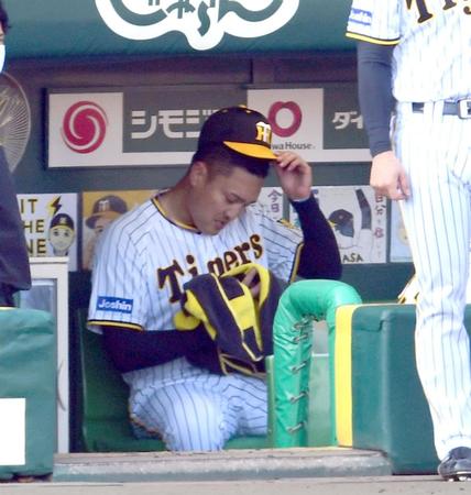 　先発した秋山は３回６失点で降板する（撮影・山口登）