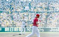 　２回、マクブルーム（手前）に先制ソロを許すガンケル（撮影・田中太一）