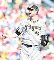 ６回、マウンドで大きく口を開けるガンケル（撮影・飯室逸平）