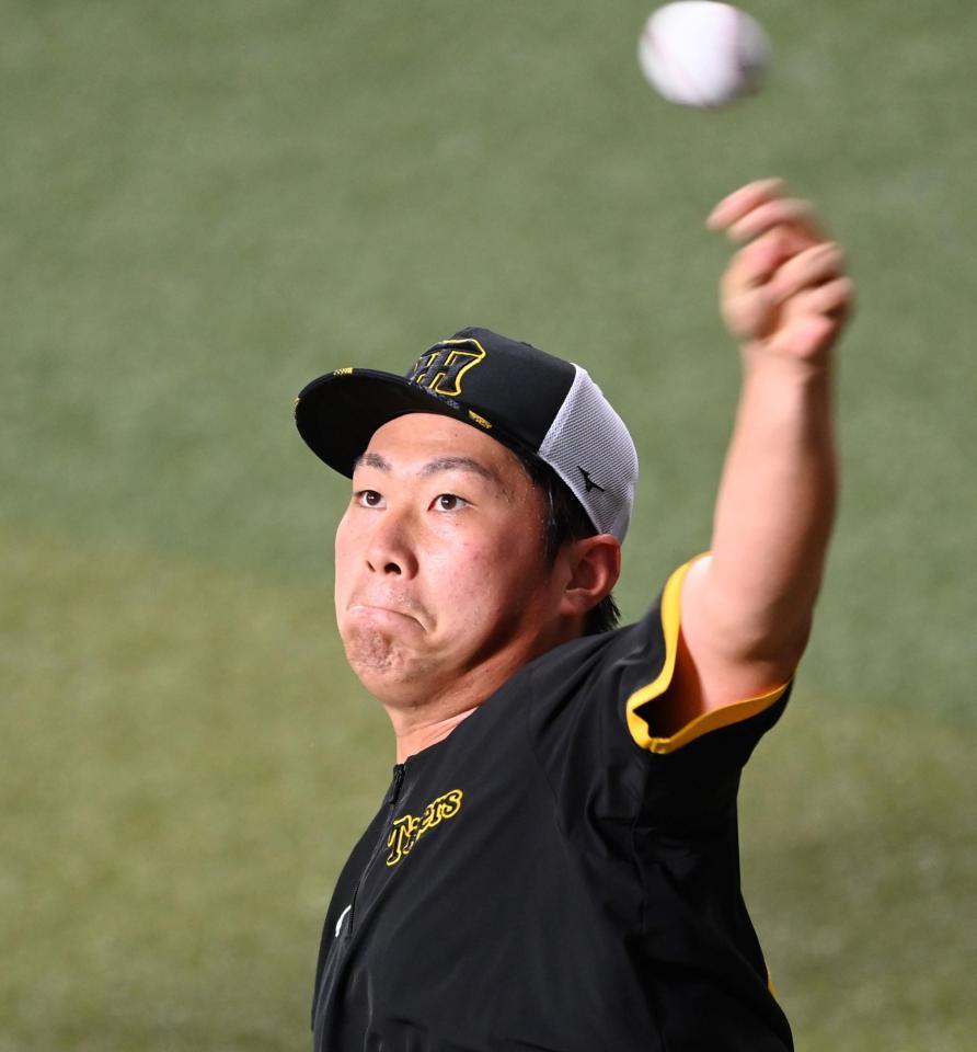 　キャッチボールする桐敷（撮影・飯室逸平）