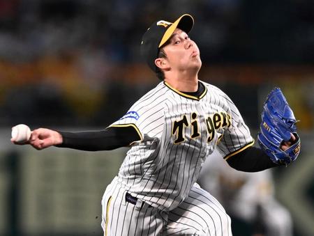 先発し、投げ込む青柳（撮影・田中太一）