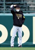 練習を見る矢野監督