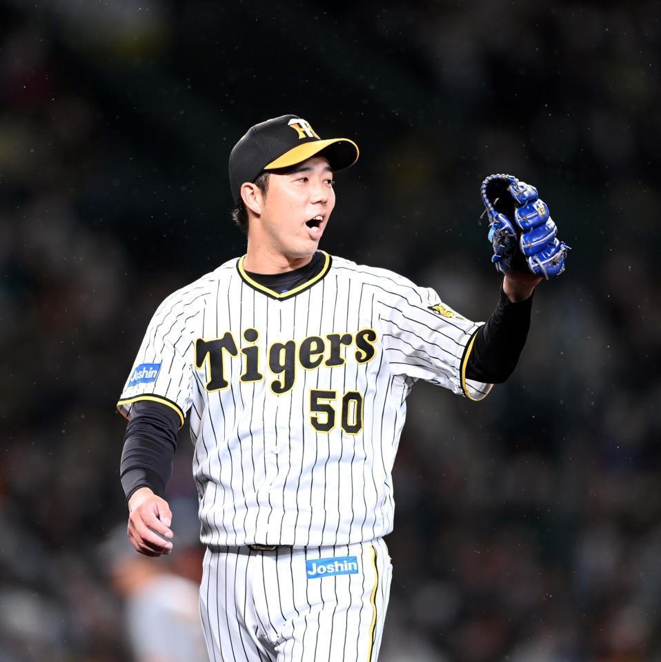 ６回、無失点に抑え青柳はベンチに戻る（撮影・山口登）