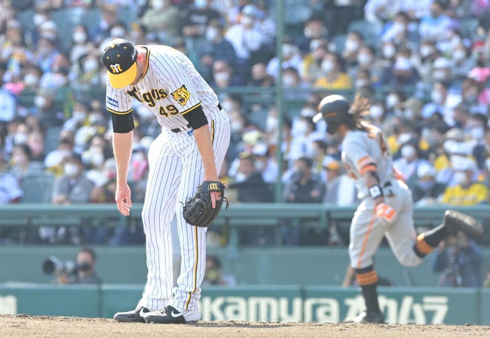 　４回、ウォーカーに逆転３ランを浴びガックリのガンケル（撮影・高部洋祐）