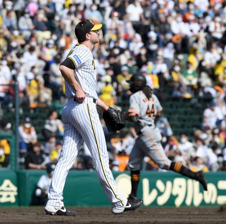 ４回、ガンケルはウォーカーに逆転３ランを許す（撮影・山口登）