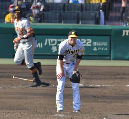 　４回、ウォーカーに逆転３ランを浴びがっくりするガンケル（撮影・神子素慎一）