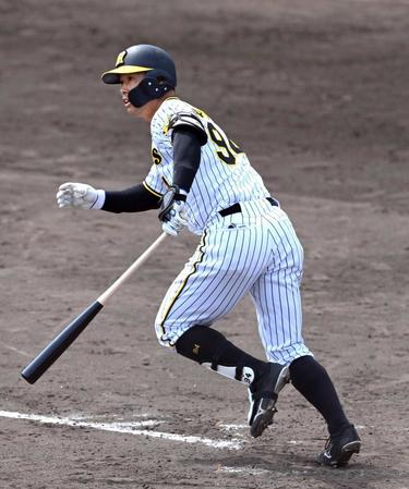 　３回、左翼線に適時二塁打を放つ原口