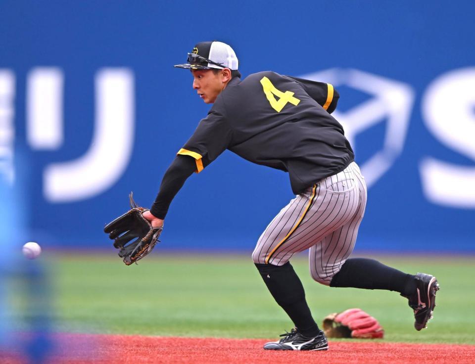 　試合前に守備練習をする熊谷（撮影・堀内翔）