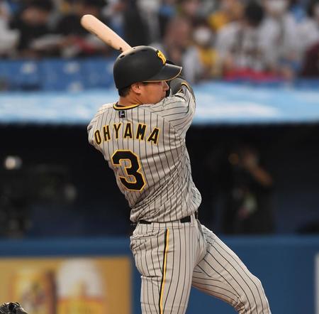 １回、先制２ランを放つ大山（撮影・金田祐二）