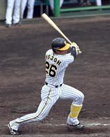 　７回、代打の北條は左飛に倒れる（撮影・山口登）