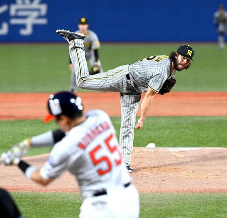 　１回、村上を空振り三振に斬るウィルカーソン（撮影・飯室逸平）