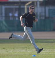 　ダッシュをするガンケル（撮影・佐々木彰尚）