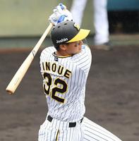 　２１日のウエスタン・広島戦、ソロを放つ井上