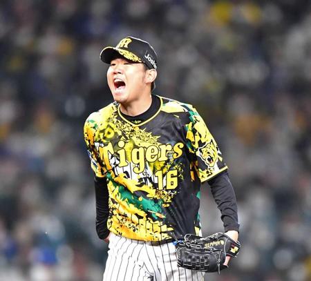 　５回、鵜飼を三振に仕留めほえる西勇（撮影・吉澤敬太）