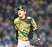 　５回、鵜飼を三振に仕留めほえる西勇（撮影・吉澤敬太）