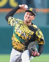 　力投する秋山（撮影・高部洋祐）