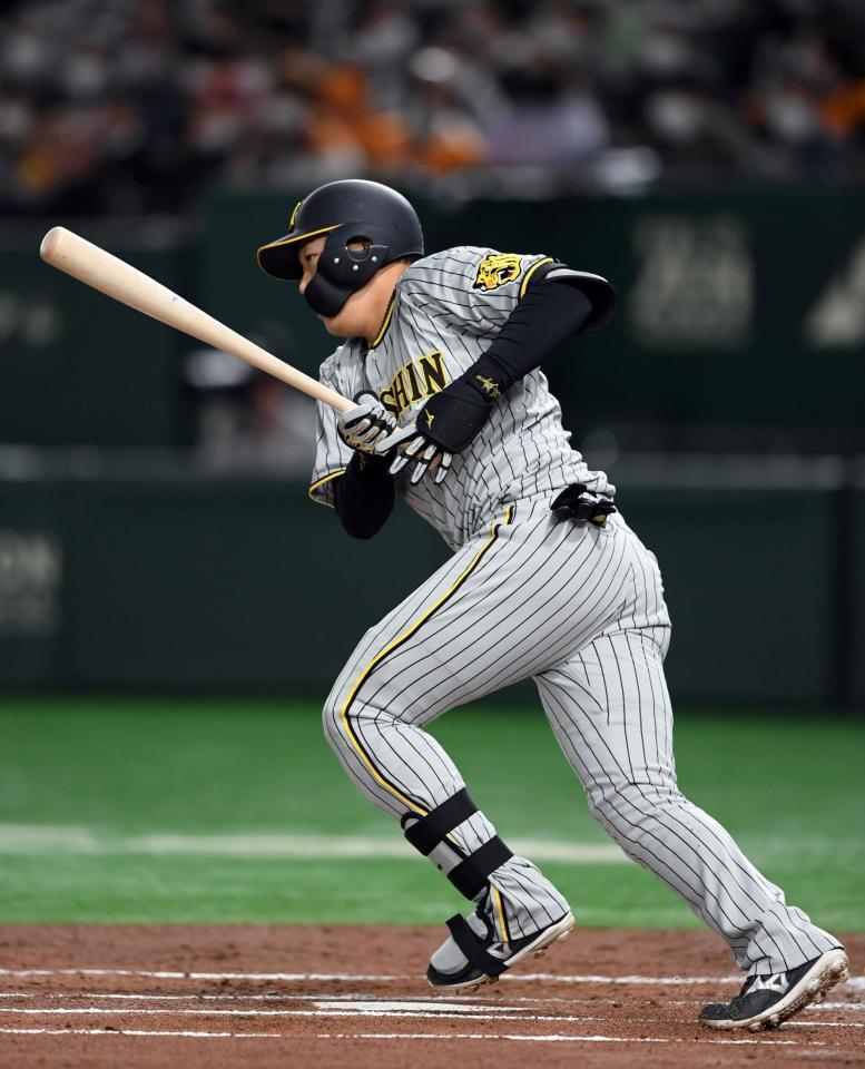 　２回、大山は左前打を放つ（撮影・山口登）