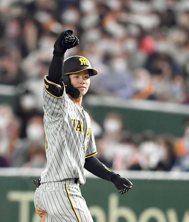 　７回、中前に適時打を放ちガッツポーズを見せる中野（撮影・山口登）