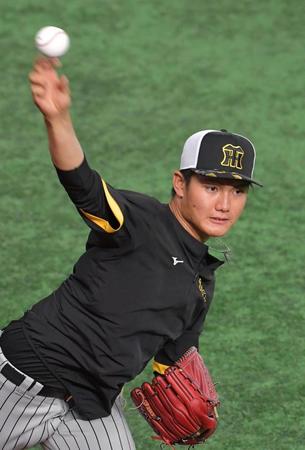 　キャッチボールをする西純（撮影・佐々木彰尚）