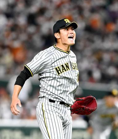 　６回、西純はポランコを空振り三振に打ち取り気迫の表情を見せる（撮影・山口登）