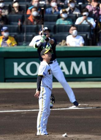 　１回、西勇は村上に先制２ランを許す（撮影・山口登）