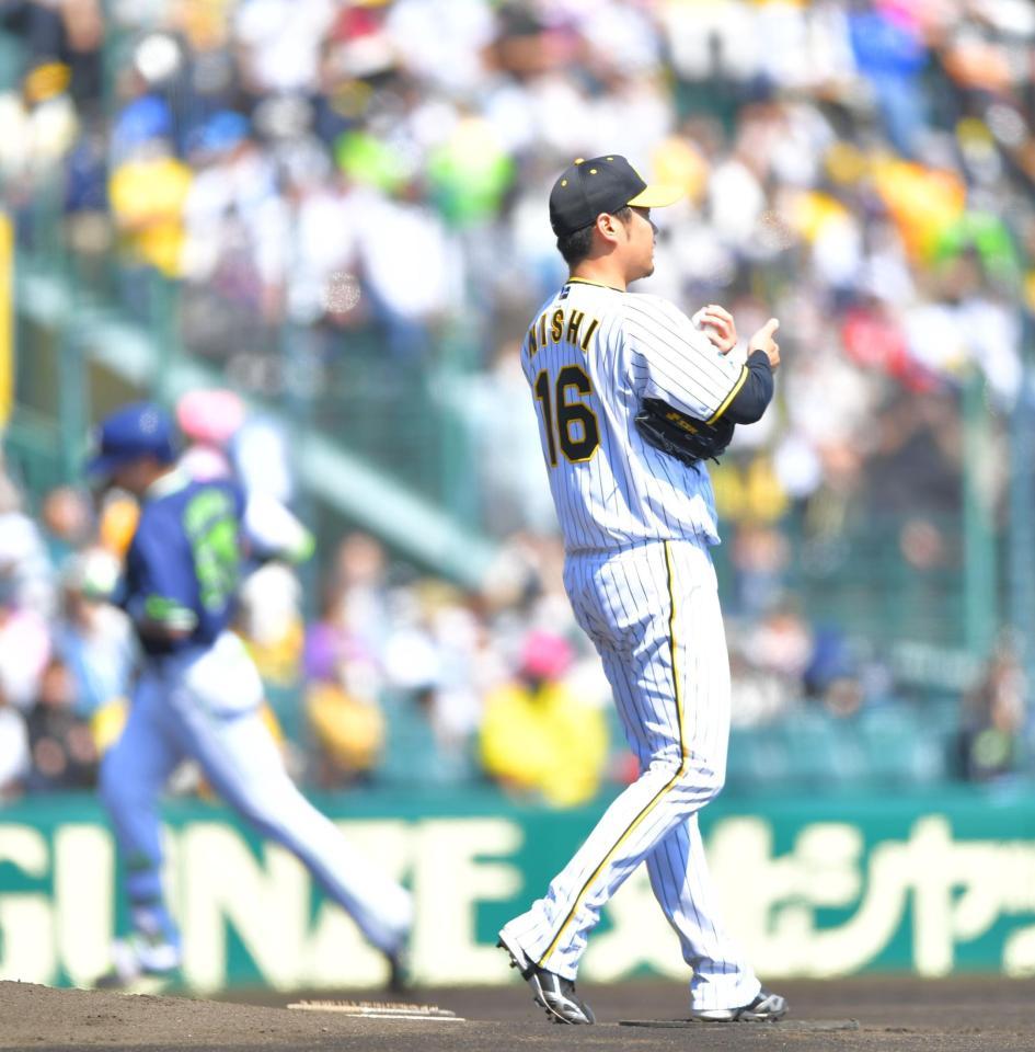 　１回、村上に先制２ランを浴びた西勇（撮影・吉澤敬太）