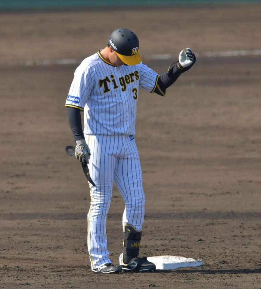 　３回、左飛に倒れた大山（撮影・神子素慎一）