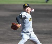 　８回に登板し３三振を奪った及川（撮影・石井剣太郎）