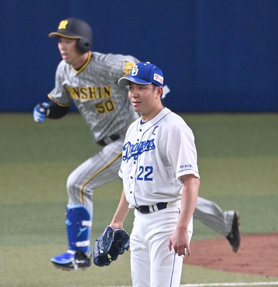 　９回、青柳を打ち取る大野雄（撮影・田中太一）