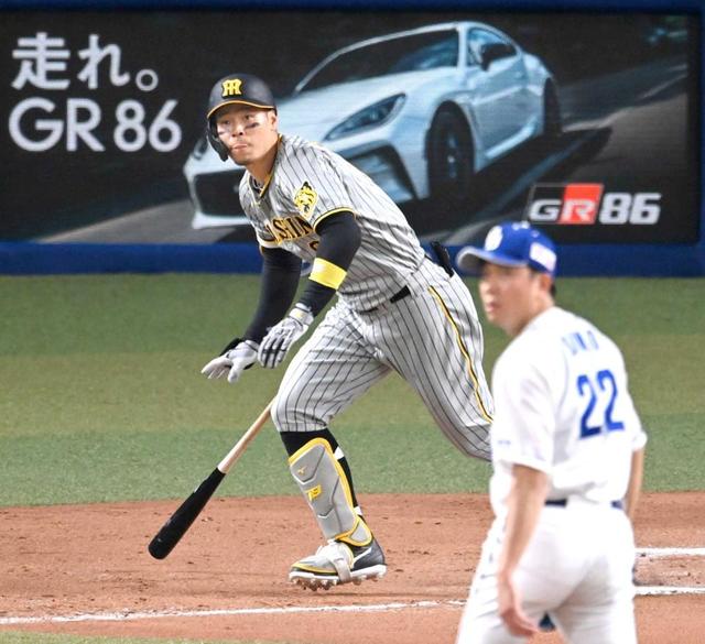 阪神・佐藤輝が完全阻止　十回意地の大野雄撃ち二塁打「明日はしっかり打って…打ちます！」