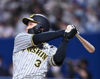 　２回、同点タイムリーを放つ大山（撮影・飯室逸平）