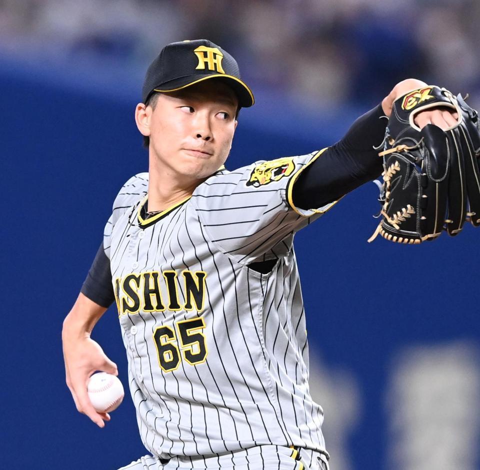 　８回、力投する湯浅（撮影・飯室逸平）