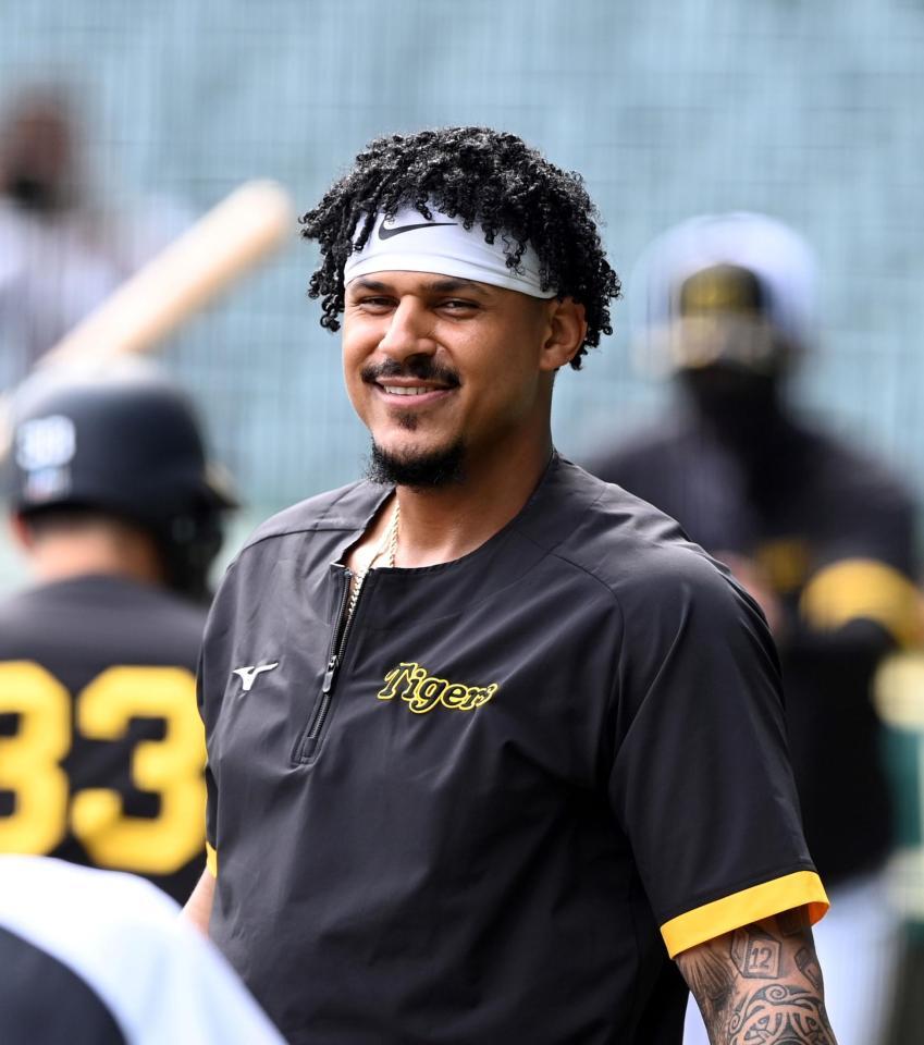 　練習中、笑顔を見せるマルテ（撮影・山口登）