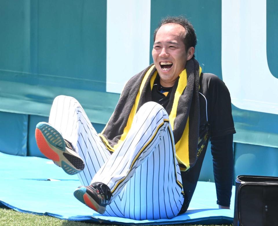 　練習を終え、笑顔を見せる青柳