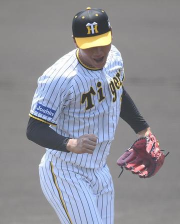 　１回、得点を許さず投げ終え、叫ぶ森木（撮影・石井剣太郎）