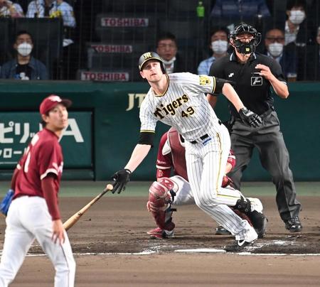 　３回、岸から二塁打を放つガンケル（撮影・飯室逸平）